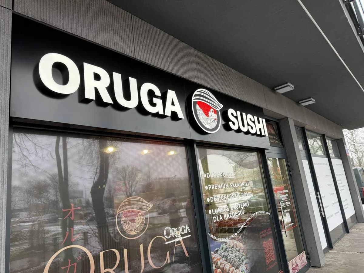 Branding Elewacji — Oruga Sushi